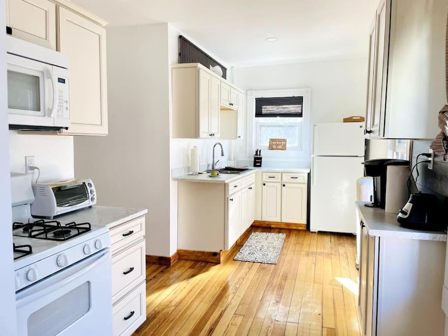 Delightful 2Br Apartment With Balcony - 15 Min From Mohegan Sun- Foxwoods Casinos & Mystic New London Εξωτερικό φωτογραφία
